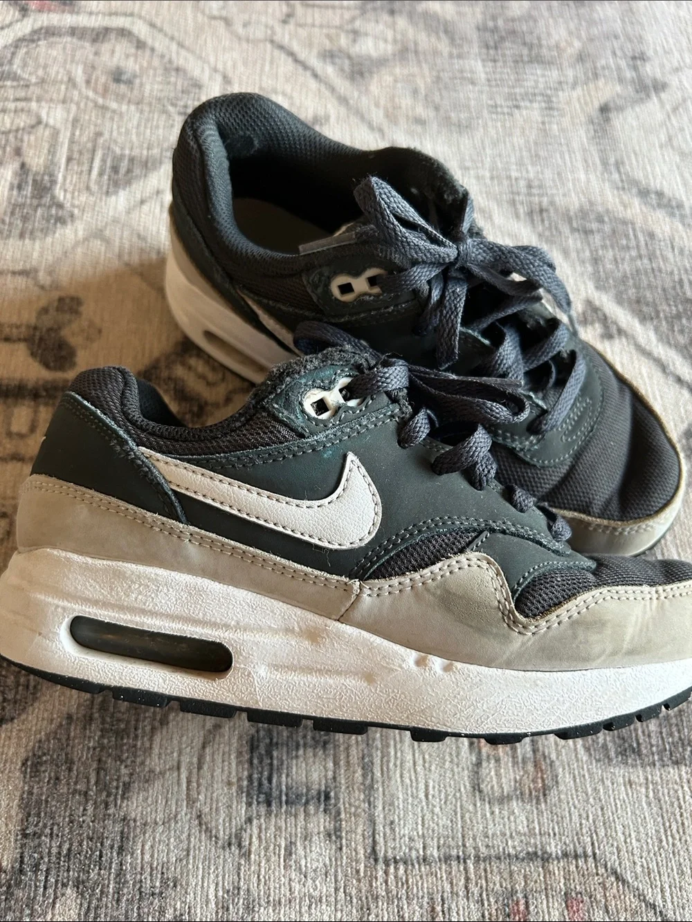 Nike Kids Black and Silver Low-Top Sneakers